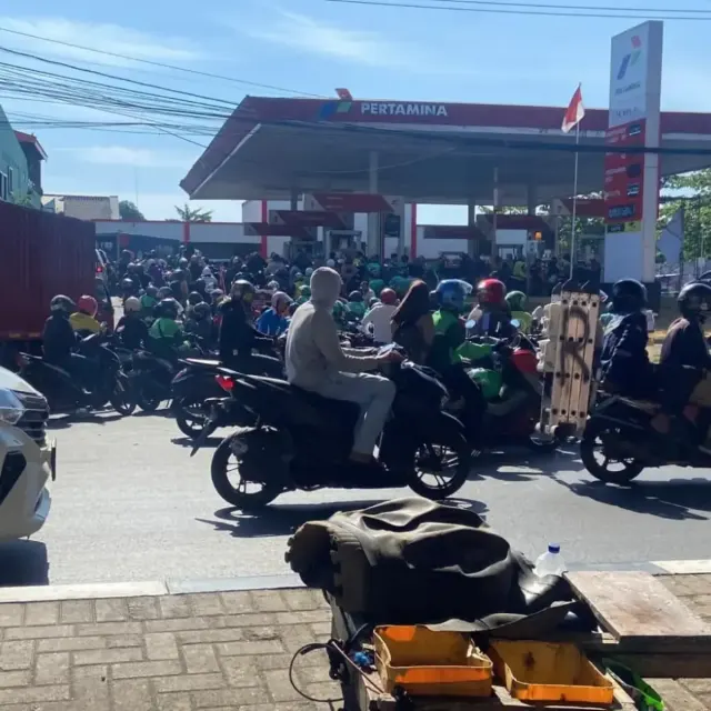 Kabut Asap dan Kelangkaan BBM Himpit Warga Sukadana Kayong Utara
